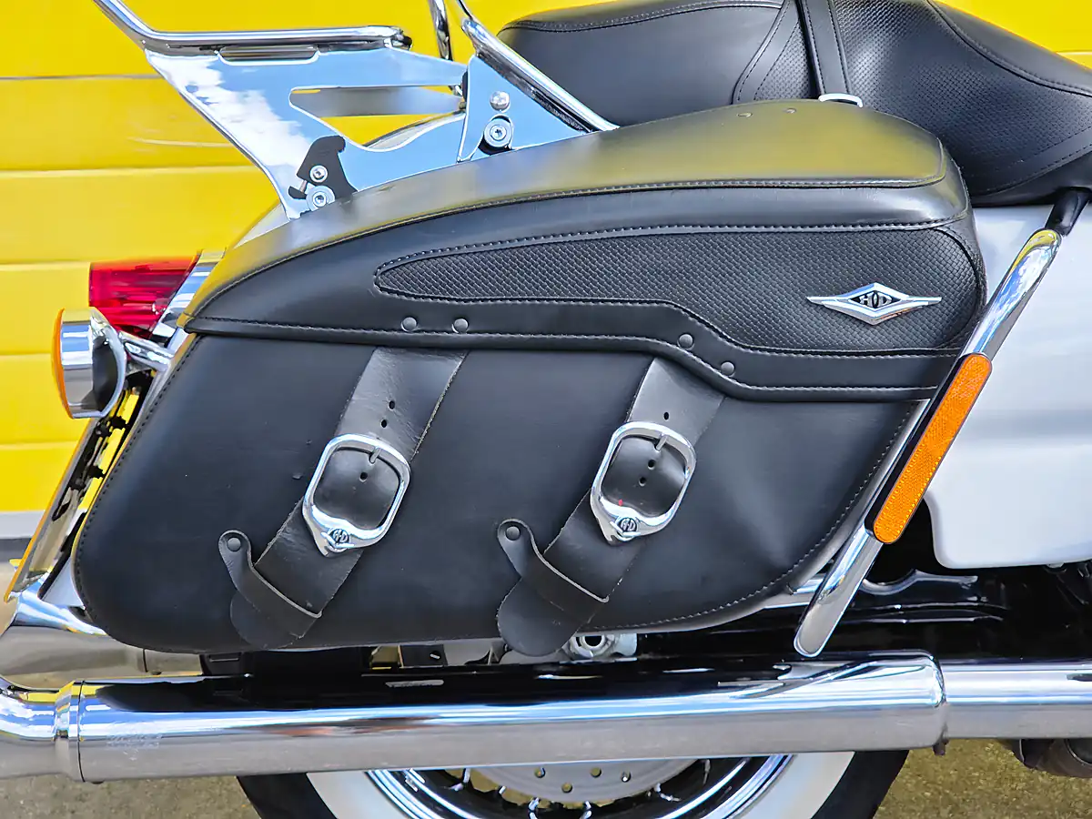 Used 2016 Harley-Davidson Touring Road King White - Interior and Exterior details 8