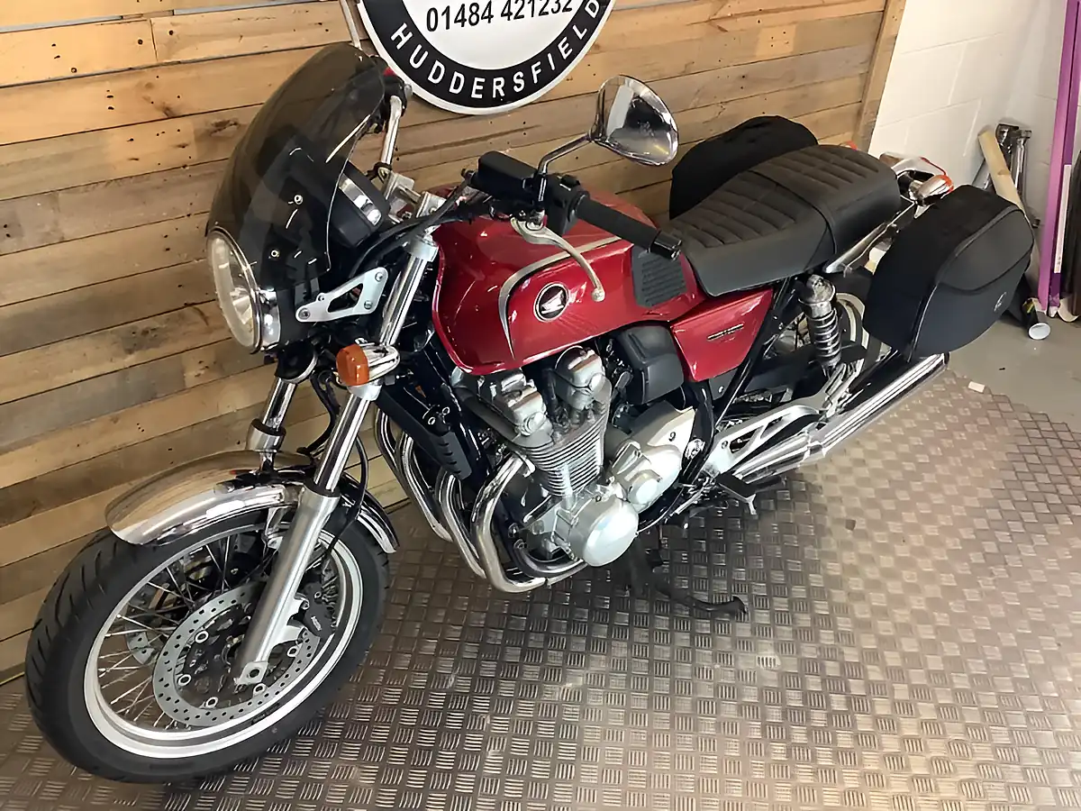 Used 2016 Honda Cb 1100 Red - Interior and Exterior details 3