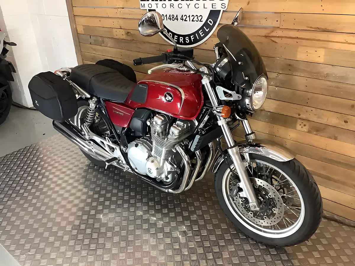 Used 2016 Honda Cb 1100 Red - Interior and Exterior details 5