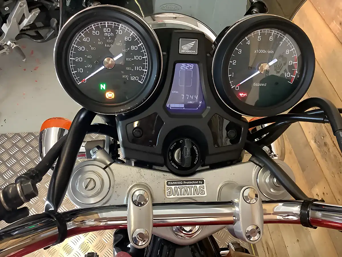 Used 2016 Honda Cb 1100 Red - Interior and Exterior details 7