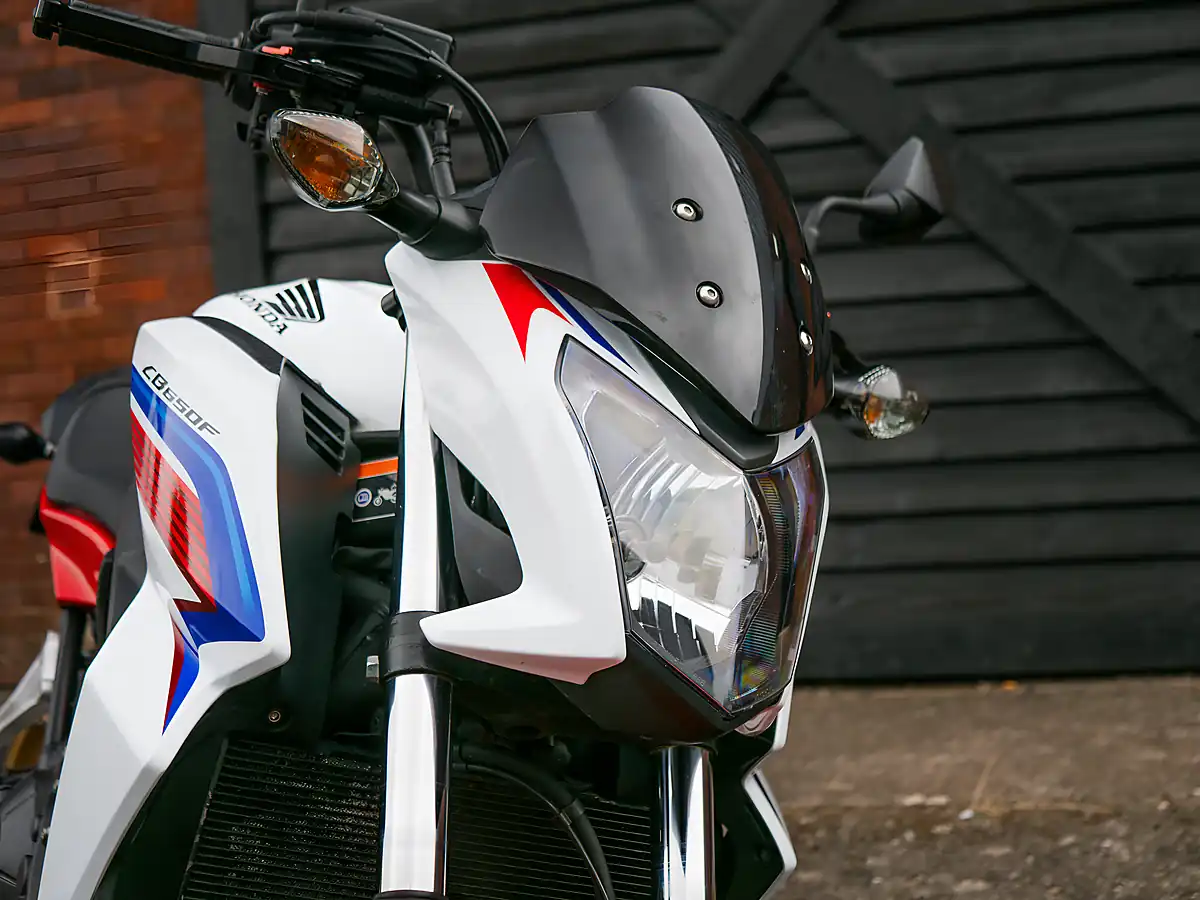 Used 2016 Honda Cb 650 F White - Interior and Exterior details 5