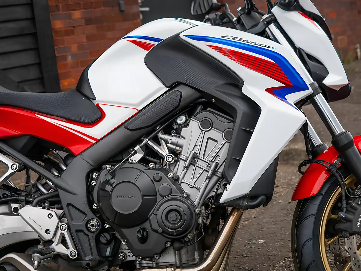 Used 2016 Honda Cb 650 F White - Interior and Exterior details 9