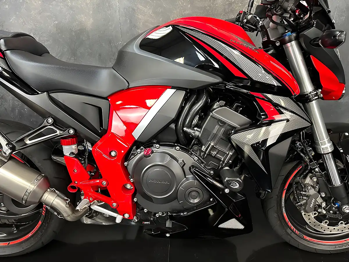 Used 2016 Honda CB1000R 1000 Red - Interior and Exterior details 8