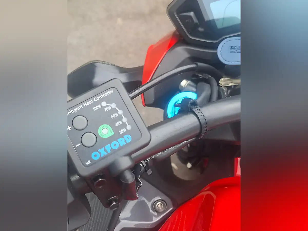 Used 2016 Honda CB500 Red - Interior and Exterior details 11