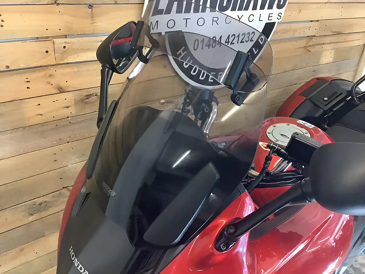 Used 2016 Honda Cbf GT Red - Interior and Exterior details 12