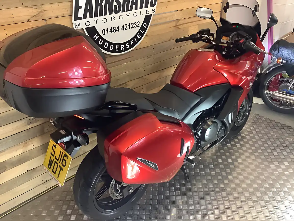 Used 2016 Honda Cbf GT Red - Interior and Exterior details 4