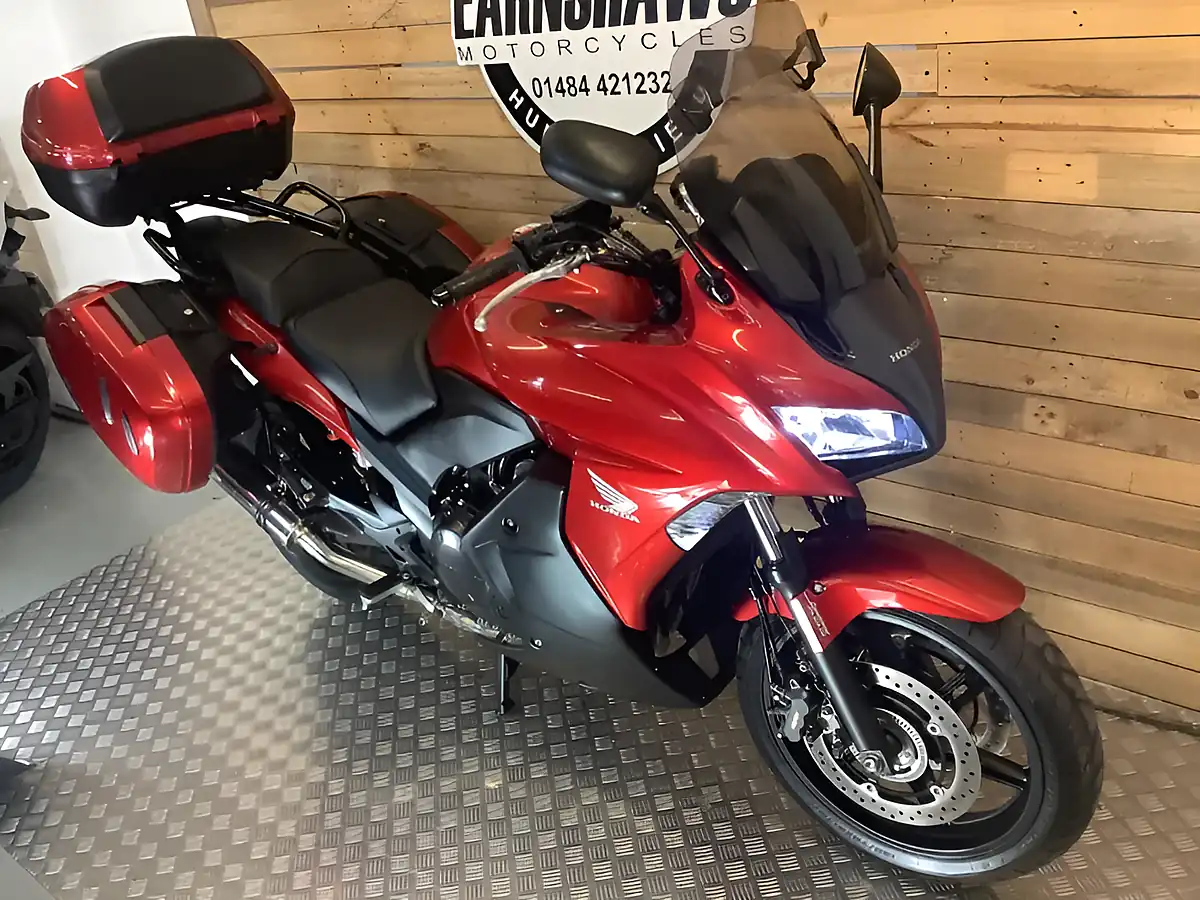 Used 2016 Honda Cbf GT Red - Interior and Exterior details 5