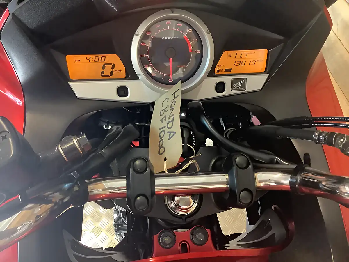 Used 2016 Honda Cbf GT Red - Interior and Exterior details 7