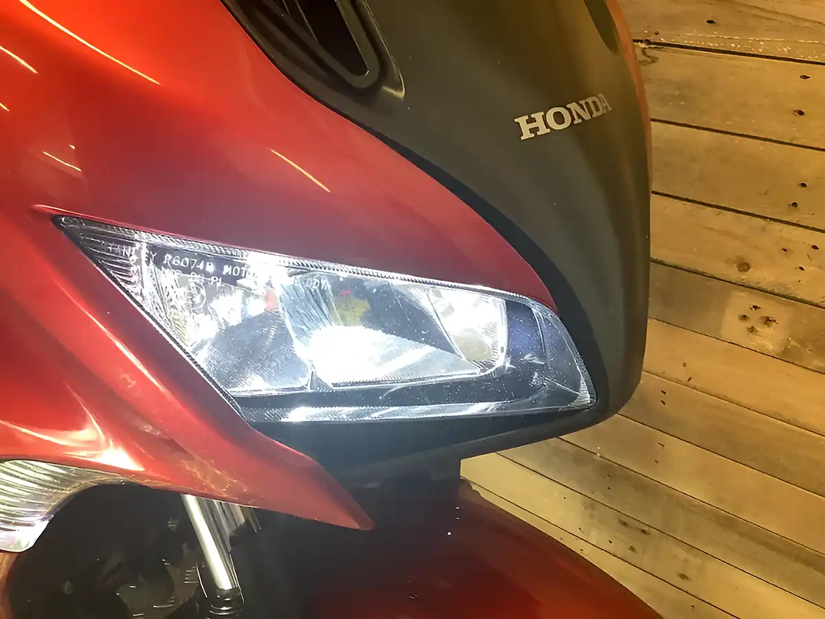 Used 2016 Honda Cbf GT Red - Interior and Exterior details 8