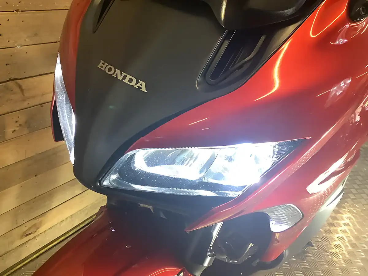 Used 2016 Honda Cbf GT Red - Interior and Exterior details 9