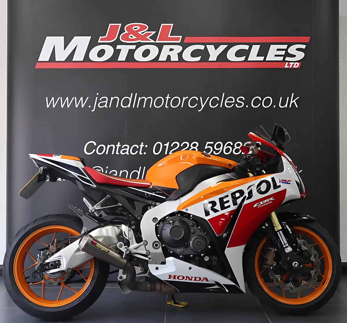 Used 2016 Honda CBR1000RA-G Repsol Fireblade Orange - Front View