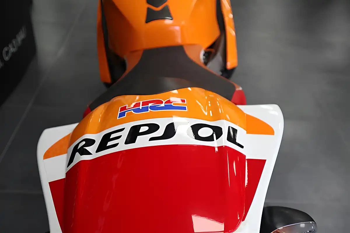 Used 2016 Honda CBR1000RA-G Repsol Fireblade Orange - Interior and Exterior details 10