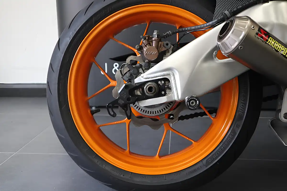 Used 2016 Honda CBR1000RA-G Repsol Fireblade Orange - Interior and Exterior details 15
