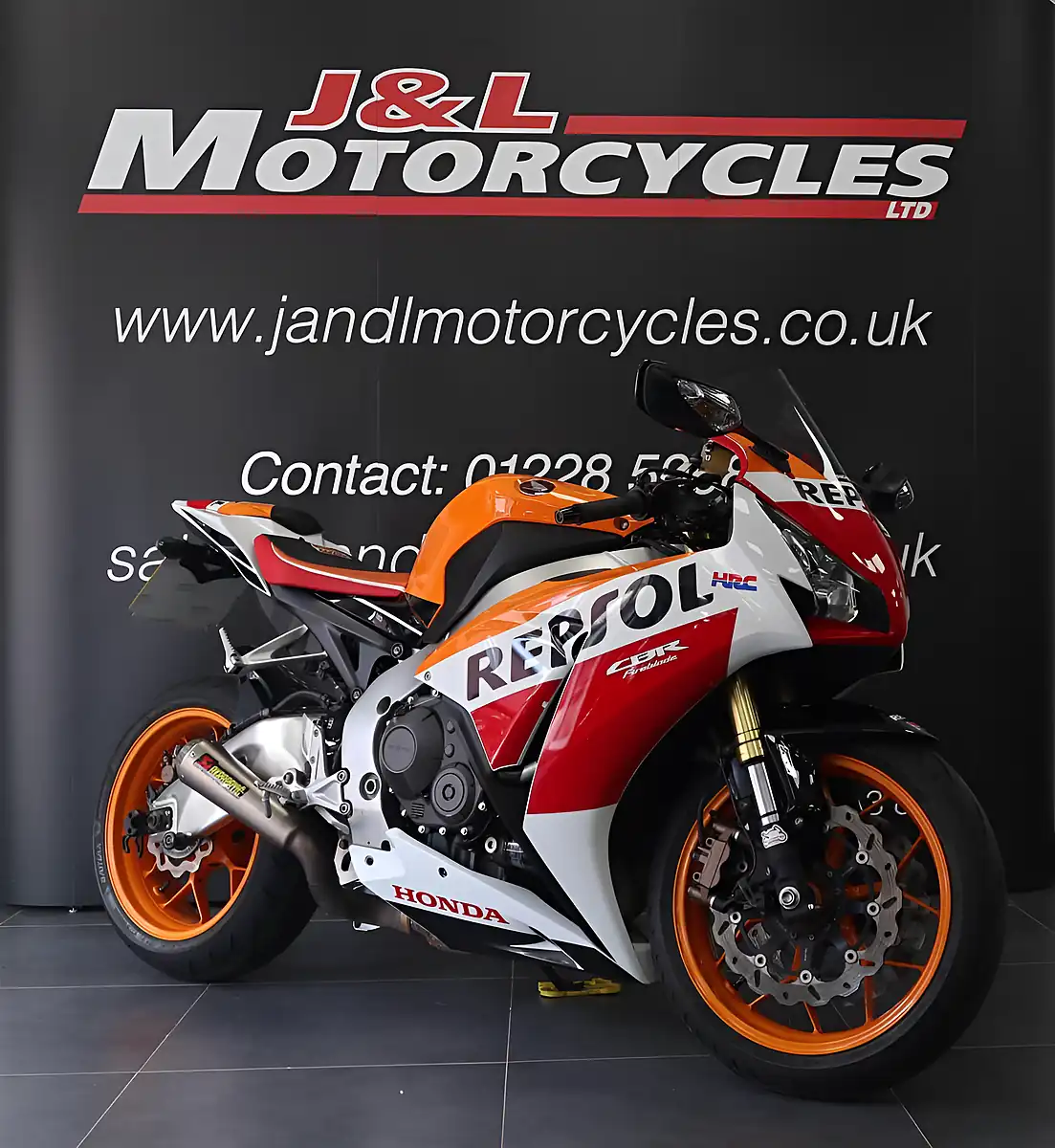 Used 2016 Honda CBR1000RA-G Repsol Fireblade Orange - Interior and Exterior details 3
