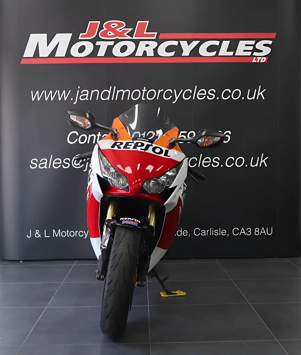 Used 2016 Honda CBR1000RA-G Repsol Fireblade Orange - Interior and Exterior details 4