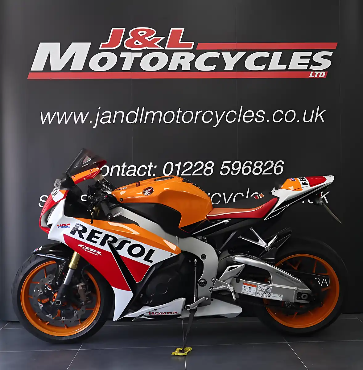 Used 2016 Honda CBR1000RA-G Repsol Fireblade Orange - Interior and Exterior details 6