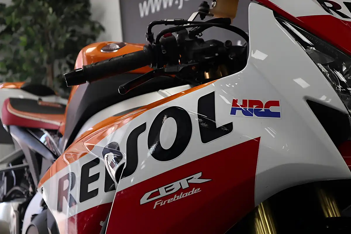 Used 2016 Honda CBR1000RA-G Repsol Fireblade Orange - Interior and Exterior details 7
