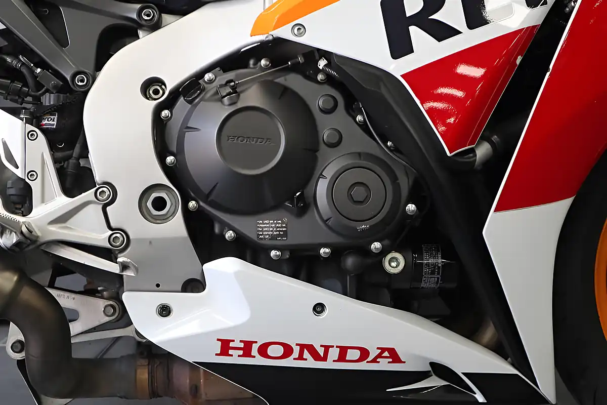Used 2016 Honda CBR1000RA-G Repsol Fireblade Orange - Interior and Exterior details 8