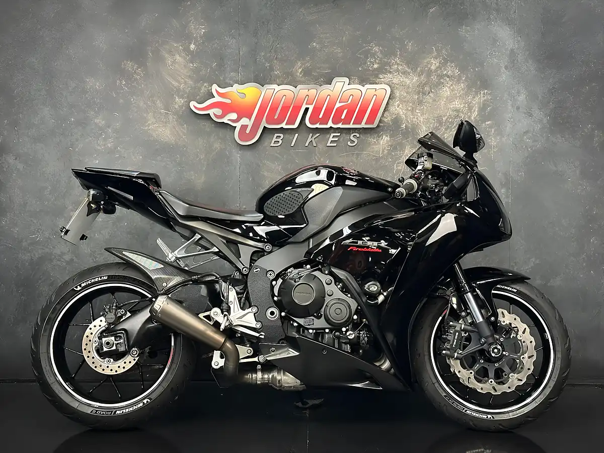 Used 2016 Honda CBR1000RR Fireblade 1000 Black Special Black - Front View
