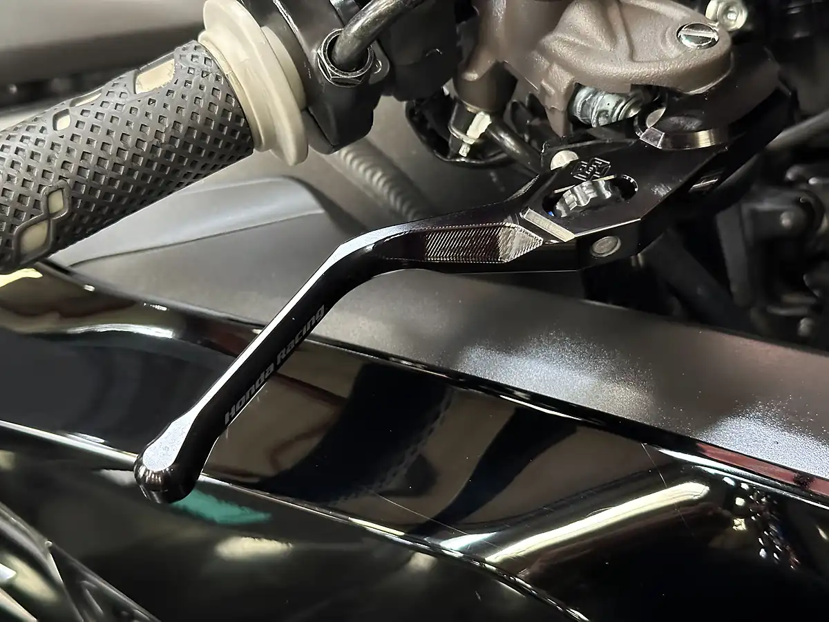 Used 2016 Honda CBR1000RR Fireblade 1000 Black Special Black - Interior and Exterior details 11