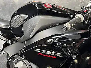 Used 2016 Honda CBR1000RR Fireblade 1000 Black Special Black - Interior and Exterior details 13