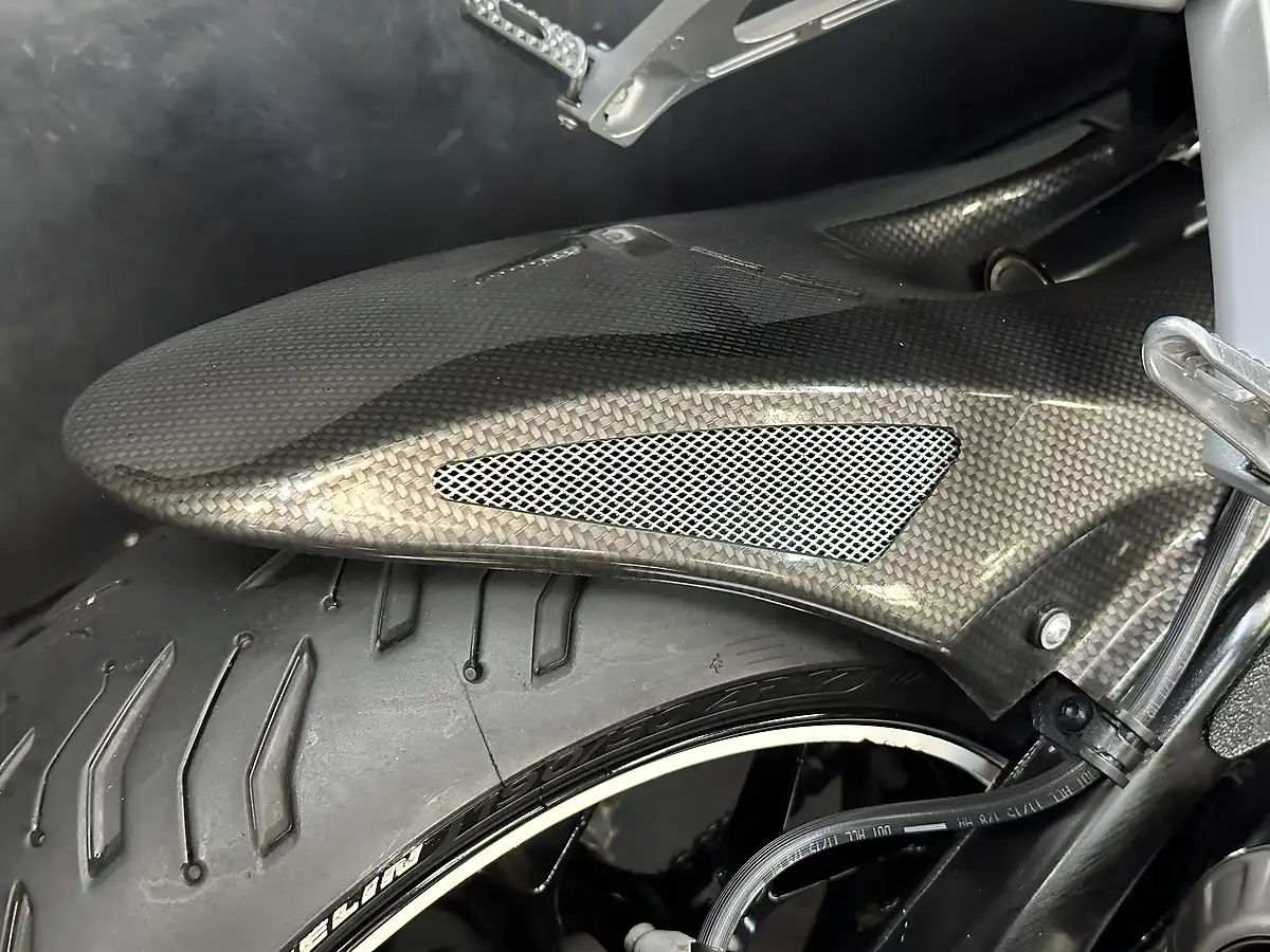 Used 2016 Honda CBR1000RR Fireblade 1000 Black Special Black - Interior and Exterior details 14