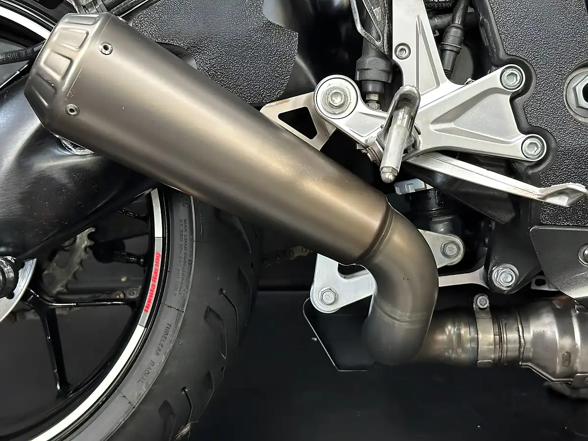 Used 2016 Honda CBR1000RR Fireblade 1000 Black Special Black - Interior and Exterior details 15