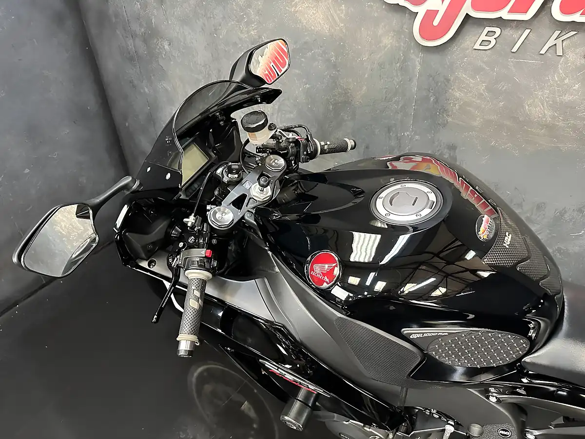 Used 2016 Honda CBR1000RR Fireblade 1000 Black Special Black - Interior and Exterior details 19