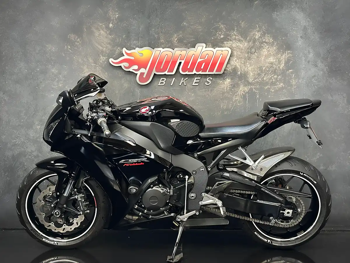 Used 2016 Honda CBR1000RR Fireblade 1000 Black Special Black - Interior and Exterior details 2