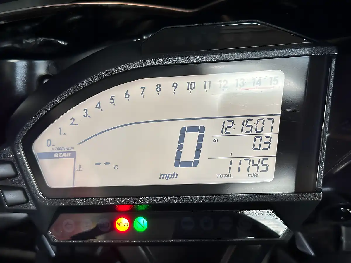 Used 2016 Honda CBR1000RR Fireblade 1000 Black Special Black - Interior and Exterior details 3