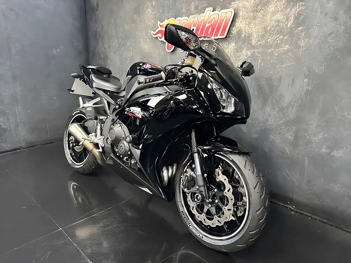 Used 2016 Honda CBR1000RR Fireblade 1000 Black Special Black - Interior and Exterior details 4