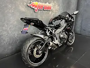 Used 2016 Honda CBR1000RR Fireblade 1000 Black Special Black - Interior and Exterior details 6