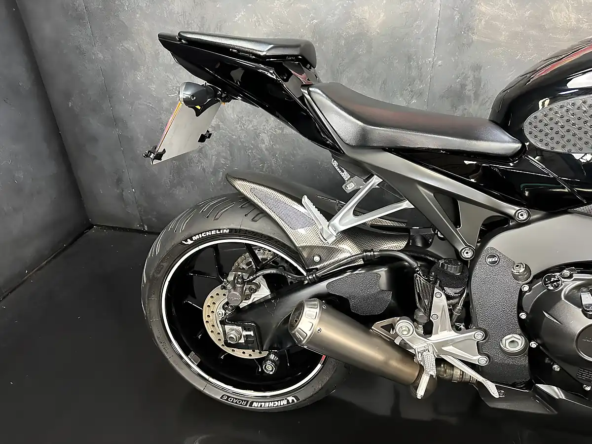 Used 2016 Honda CBR1000RR Fireblade 1000 Black Special Black - Interior and Exterior details 7