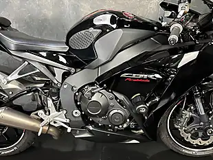Used 2016 Honda CBR1000RR Fireblade 1000 Black Special Black - Interior and Exterior details 8
