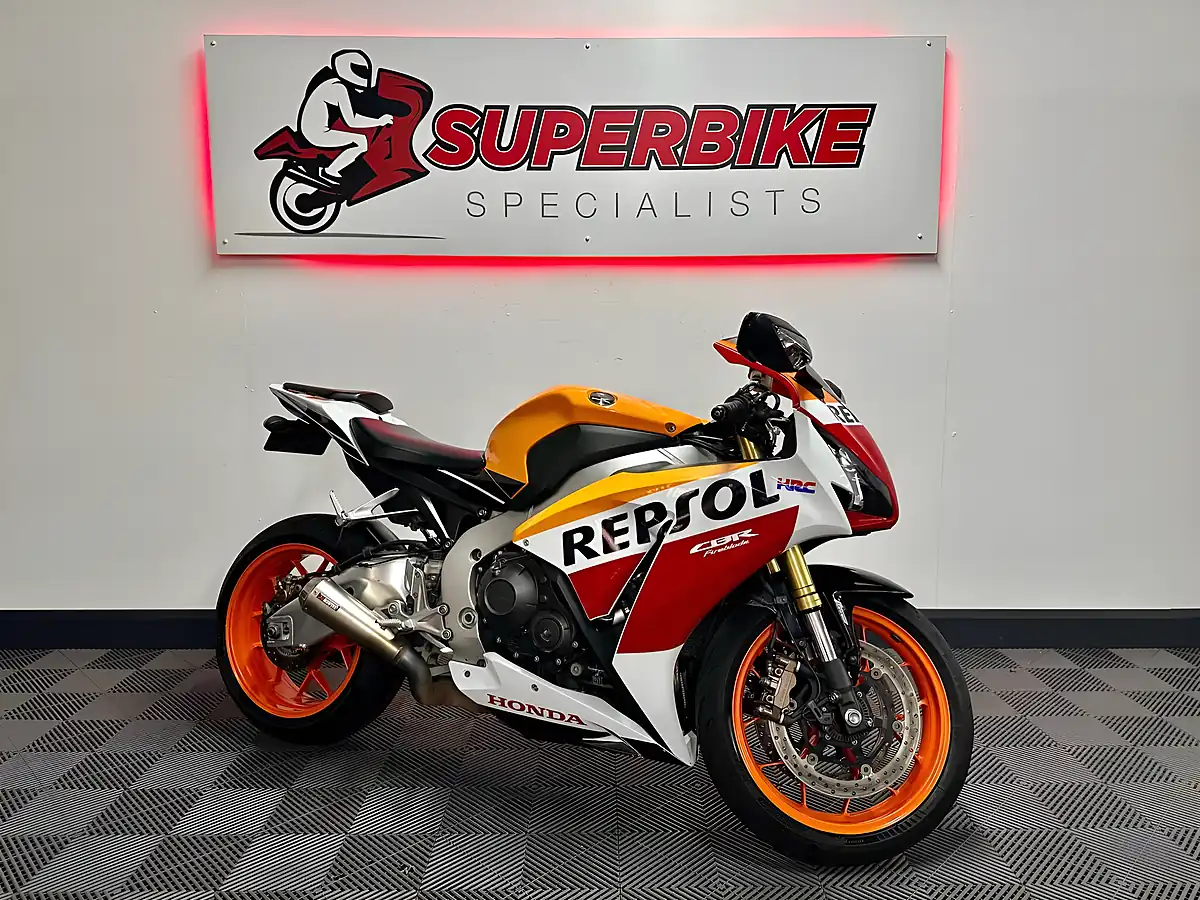 Used 2016 Honda CBR1000RR Fireblade Orange - Front View