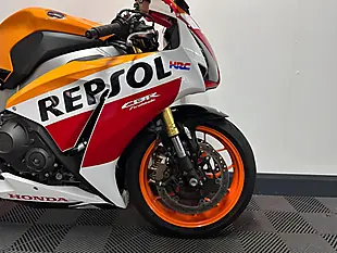 Used 2016 Honda CBR1000RR Fireblade Orange - Interior and Exterior details 10