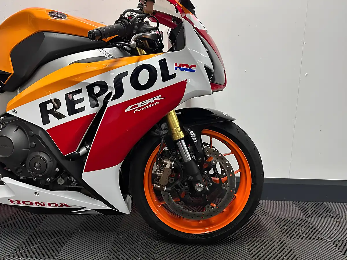 Used 2016 Honda CBR1000RR Fireblade Orange - Interior and Exterior details 10