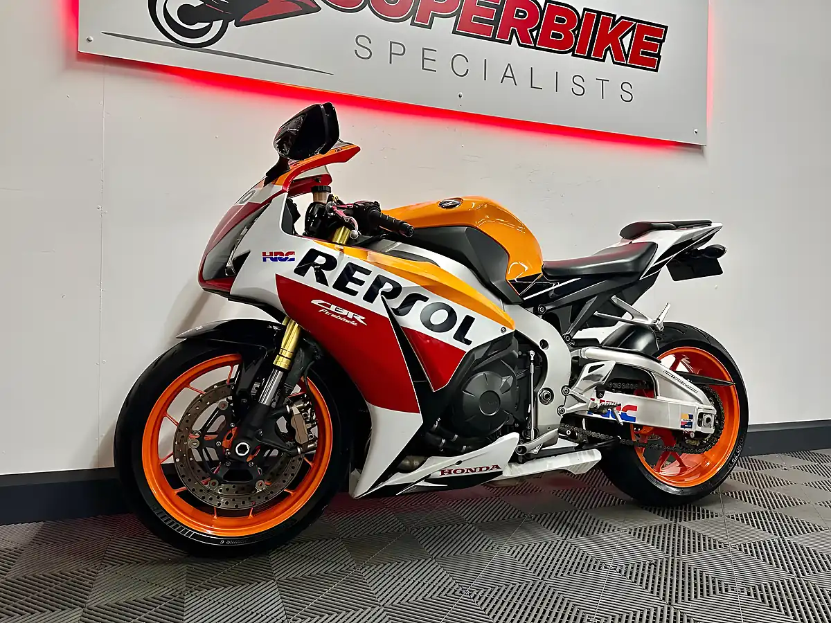 Used 2016 Honda CBR1000RR Fireblade Orange - Interior and Exterior details 12