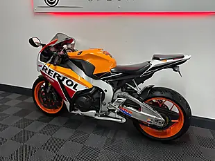 Used 2016 Honda CBR1000RR Fireblade Orange - Interior and Exterior details 13