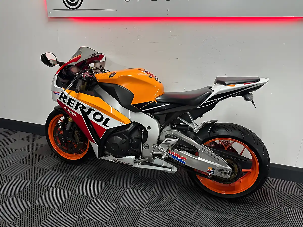 Used 2016 Honda CBR1000RR Fireblade Orange - Interior and Exterior details 13