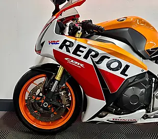 Used 2016 Honda CBR1000RR Fireblade Orange - Interior and Exterior details 14