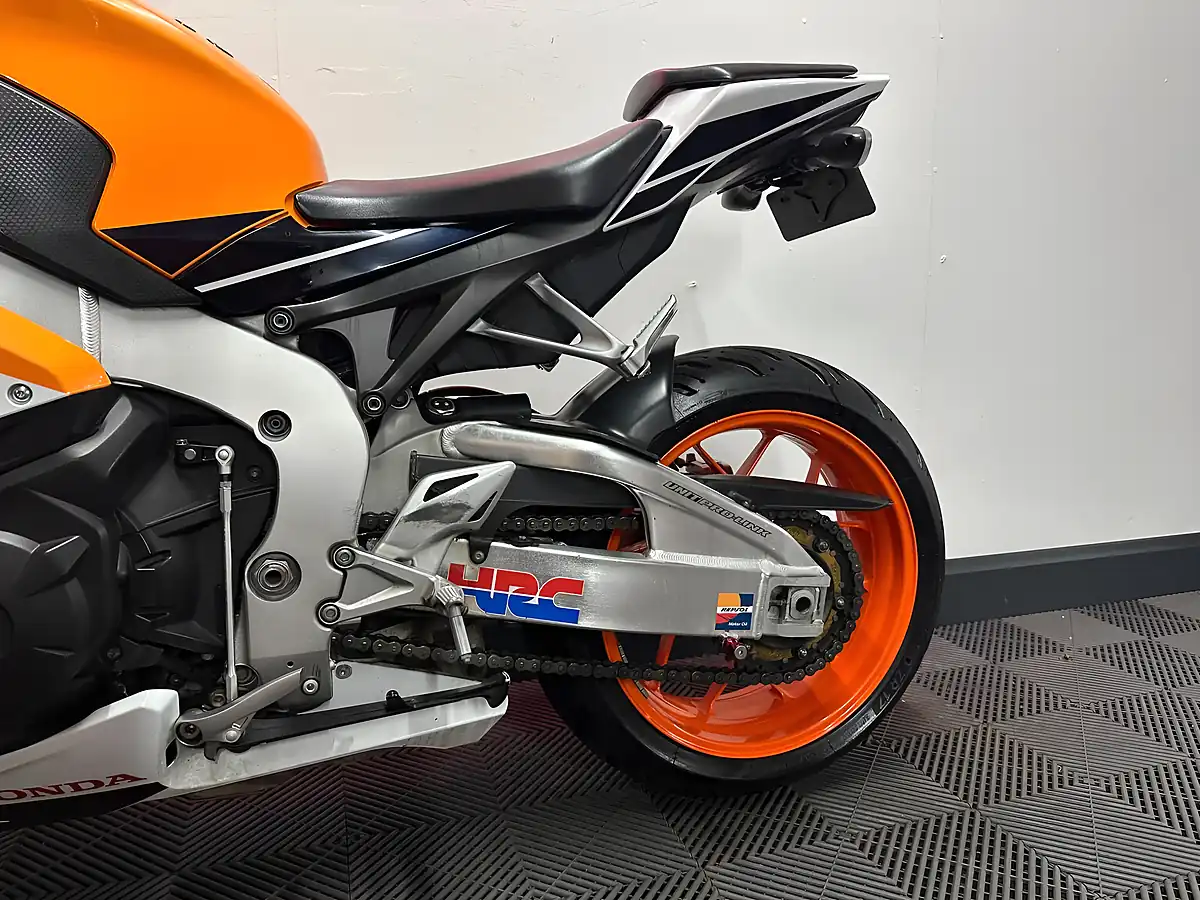 Used 2016 Honda CBR1000RR Fireblade Orange - Interior and Exterior details 15