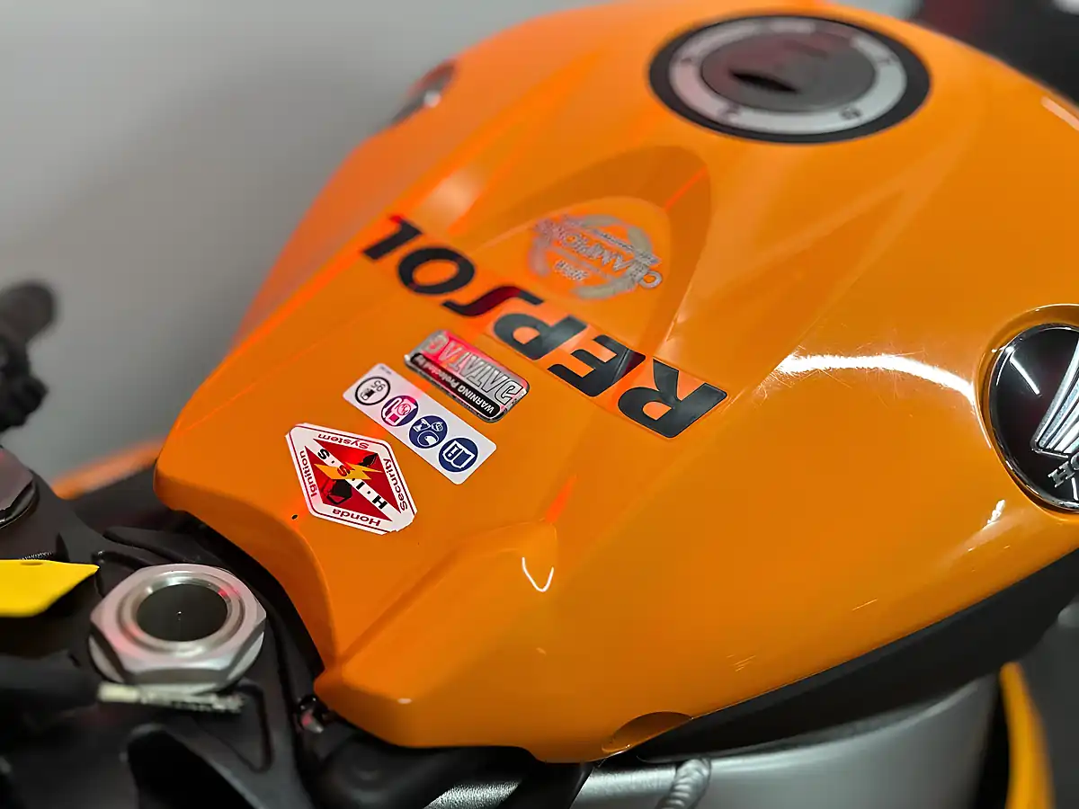 Used 2016 Honda CBR1000RR Fireblade Orange - Interior and Exterior details 18