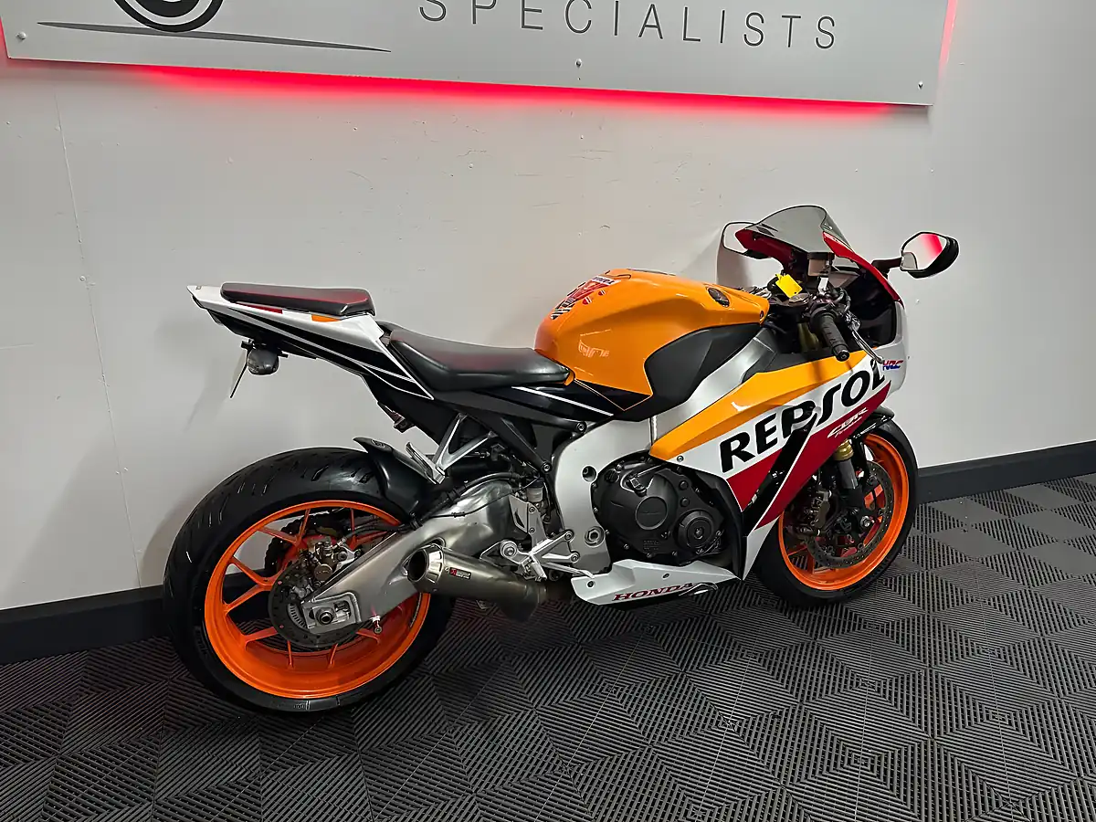 Used 2016 Honda CBR1000RR Fireblade Orange - Interior and Exterior details 3