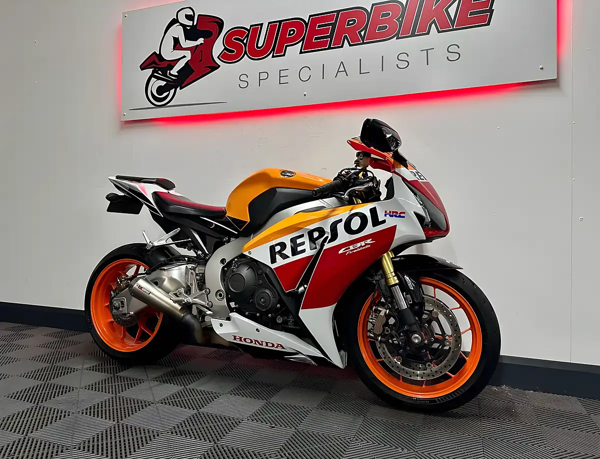 Used 2016 Honda CBR1000RR Fireblade Orange - Interior and Exterior details 5