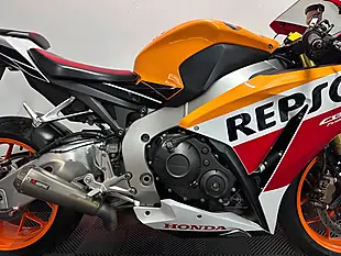 Used 2016 Honda CBR1000RR Fireblade Orange - Interior and Exterior details 8