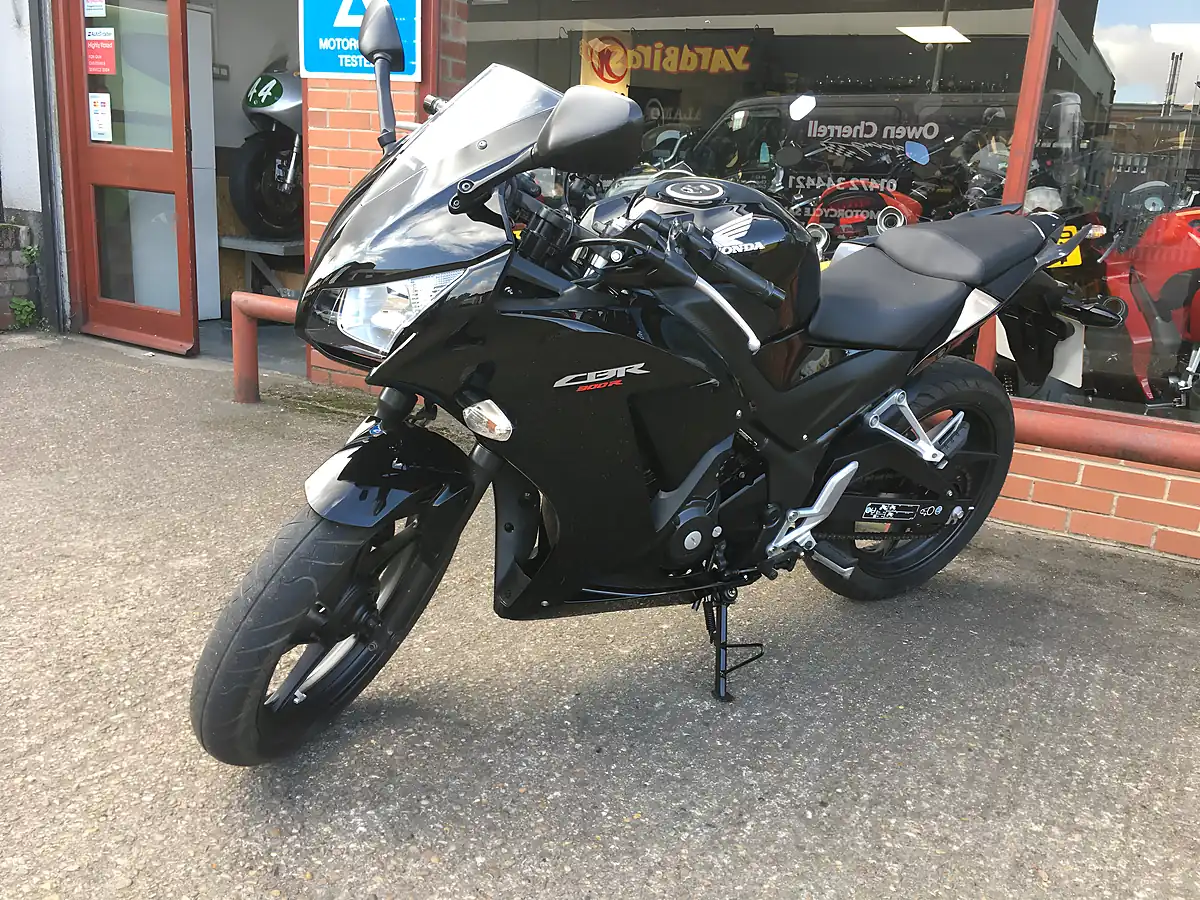Used 2016 Honda CBR300 Ra-F - Interior and Exterior details 6