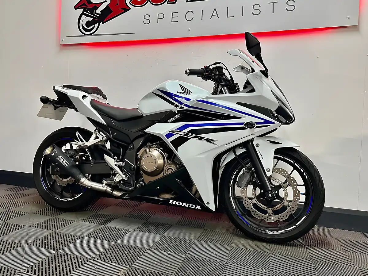 Used 2016 Honda CBR500R Super Sports White - Interior and Exterior details 7