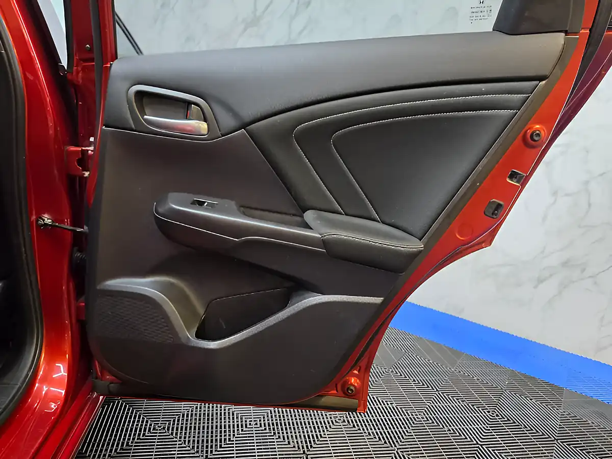 Used 2016 Honda Civic S Tourer Red - Interior and Exterior details 18