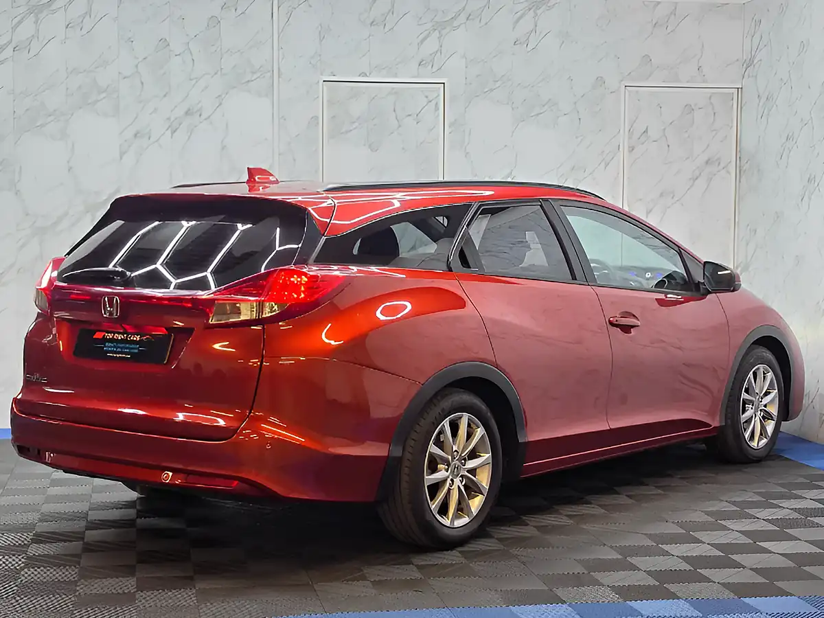 Used 2016 Honda Civic S Tourer Red - Interior and Exterior details 9